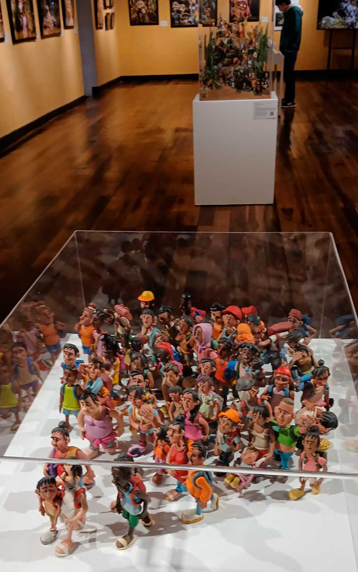 TUNJA: Exposición: Refugiados y Migrantes en América "Se lo Explico con Plastilina" Edgar Álvarez